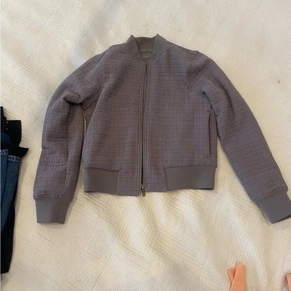 Lulu Lemon reversible jacket- purple - Picture 3 of 6